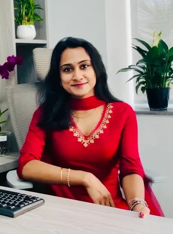 Portrait of Dr. Chippi Pradeep, consultant dermatologist